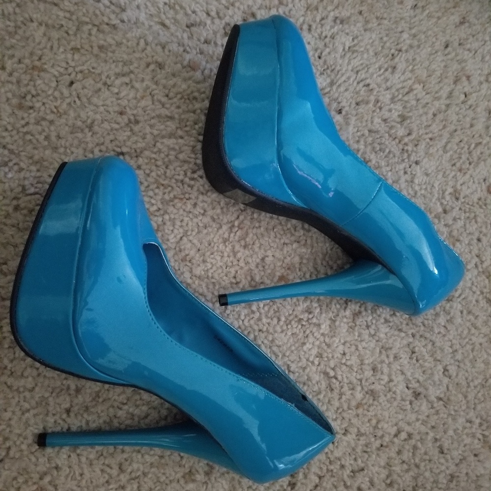 Pumps - Picture 3 of 4
